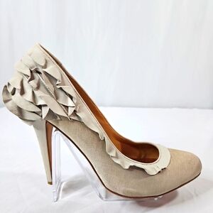 Badgley Mischka Cream Fabric & Leather Ruffle Heels  Size 10
